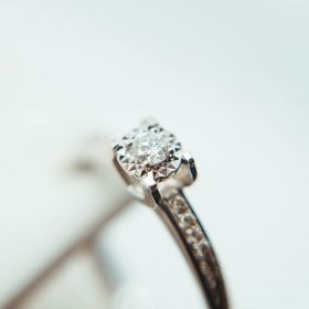 婚約指輪 ダイヤモンド