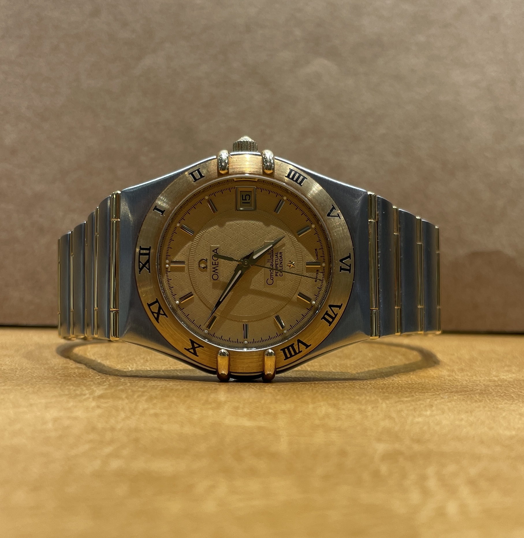 9-2174 【電池交換・稼働・訳有】オメガ コンステレーション クロノメーター 1431 腕時計 ベージュグラデーション×シルバー 3針 クォーツ