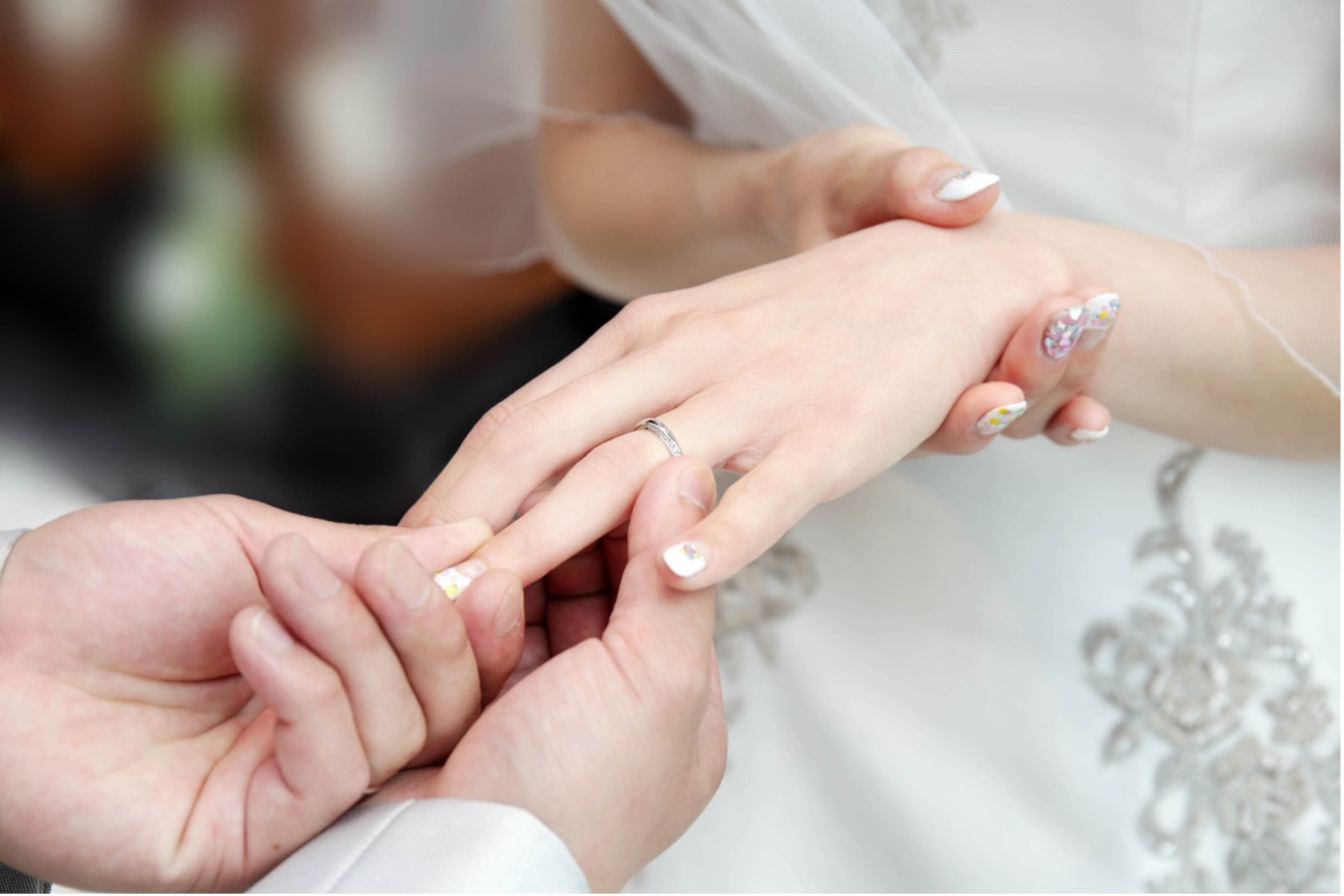 結婚指輪の素材はプラチナとゴールドどちらが人気？